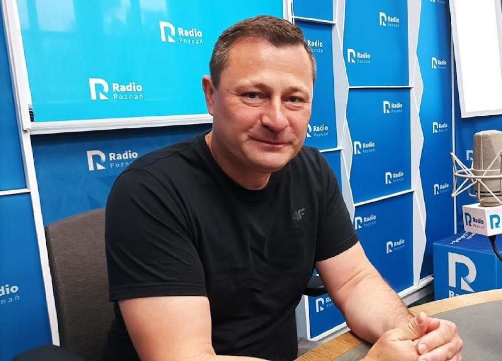 Krzysztof Paszyk przemawiający z mównicy w Sejmie, w trakcie debaty, w tle widoczni inni posłowie.