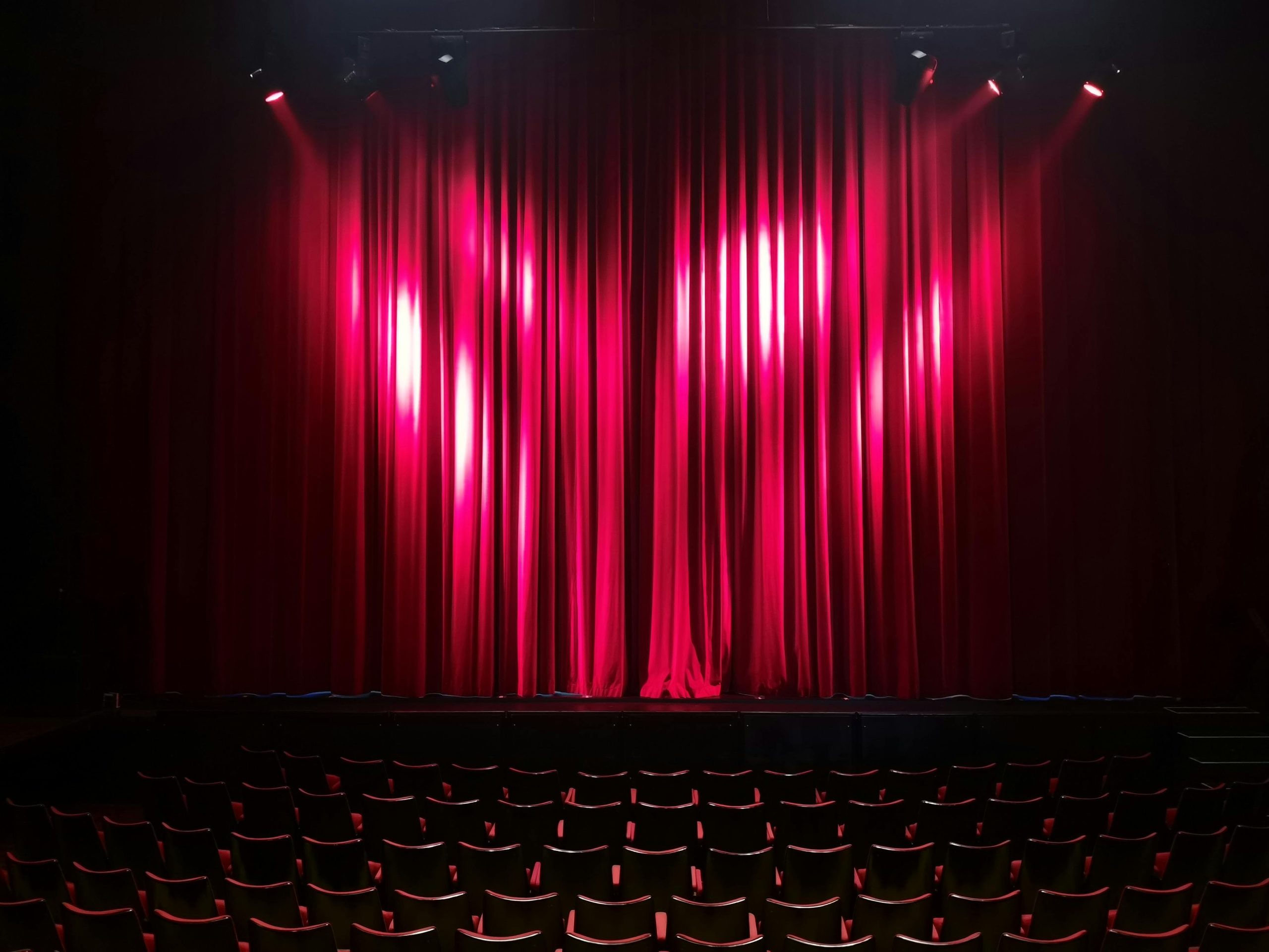 Jak teatr rozwija wyobraźnię i wrażliwość?